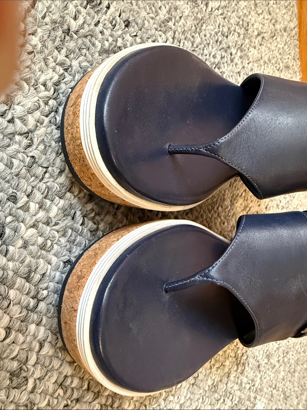 Cole Haan Navy Leather Cork Wedge Thong Sandals with Gold Accent Size 8 Like New - Picture 3 of 6